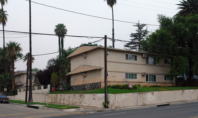 4333 Brockton Ave in Riverside, CA - Foto de edificio - Building Photo