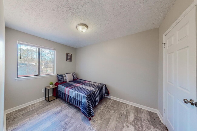 4335 Lincolndale Dr in Ellenwood, GA - Foto de edificio - Building Photo
