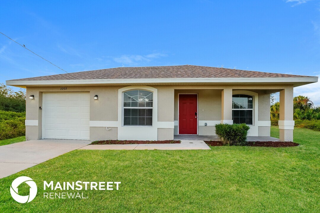 3203 34th St SW in Lehigh Acres, FL - Building Photo