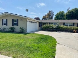 2573 Oxford Lane in Costa Mesa, CA - Building Photo