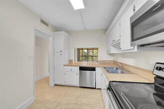 8415 Forest Hills Dr in Coral Springs, FL - Building Photo - Building Photo