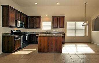 508 Highmoor Ct in Oak Point, TX - Foto de edificio - Building Photo