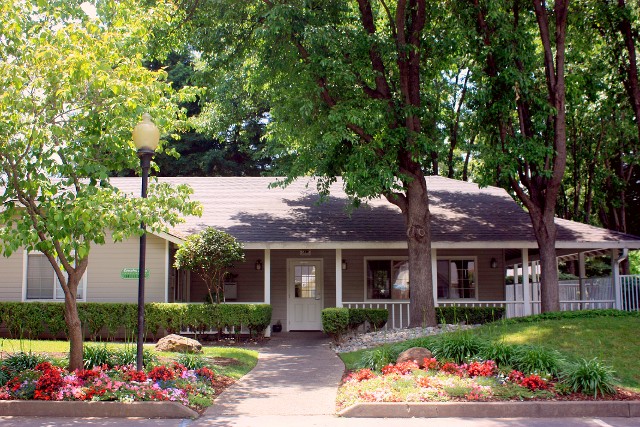 Country Lane Apartments in Chico, CA - Building Photo