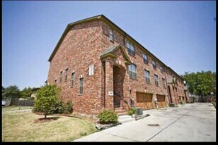1305 Halcyon Pl in Dallas, TX - Building Photo