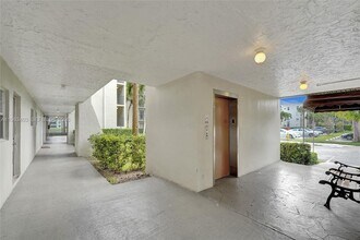 9440 Poinciana Pl in Davie, FL - Building Photo - Building Photo