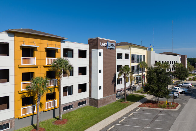 Lake Lofts at Deerwood in Jacksonville, FL - Foto de edificio - Building Photo