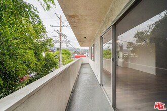 131 Orlando Ave in Los Angeles, CA - Foto de edificio - Building Photo