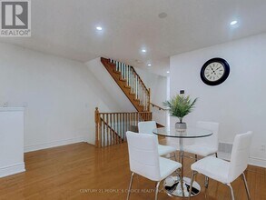 5030 Heatherleigh Ave in Mississauga, ON - Building Photo - Building Photo