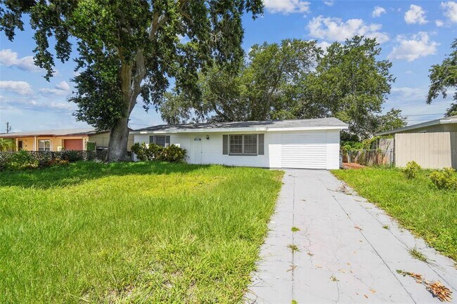 1833 Knollwood Dr in Holiday, FL - Building Photo - Building Photo