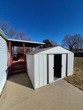 144 Castle St in Junction City, KS - Building Photo - Building Photo