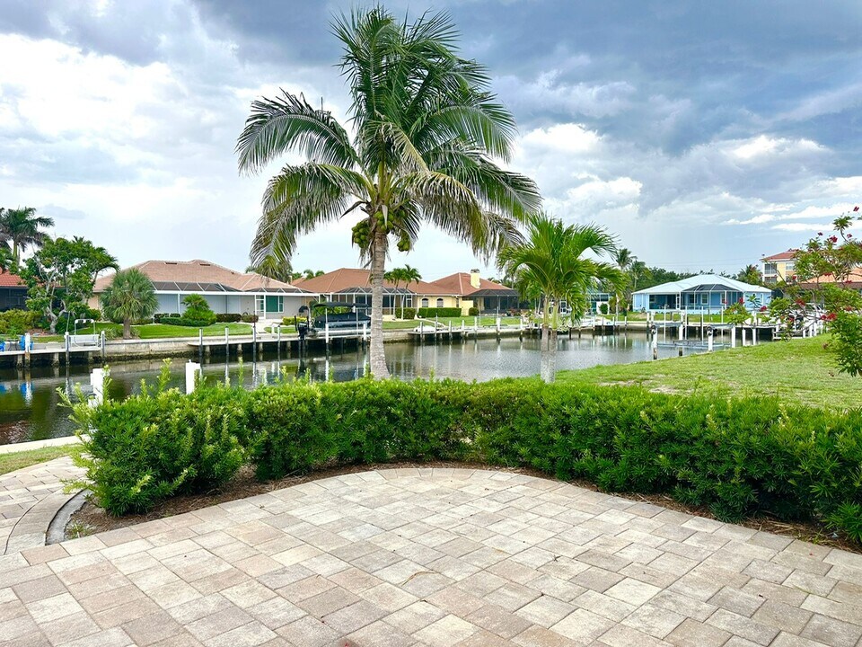 2334 Magdalina Dr in Punta Gorda, FL - Building Photo