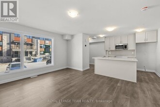931 Creekway Private in Ottawa, ON - Building Photo - Building Photo