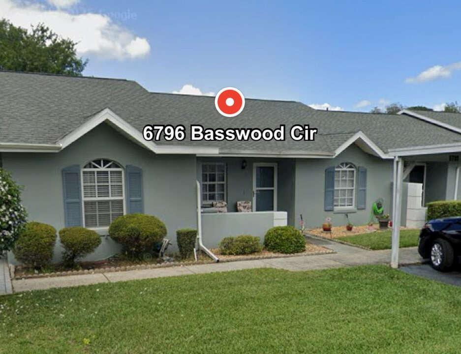 6796 Basswood Cir in Zephyrhills, FL - Building Photo