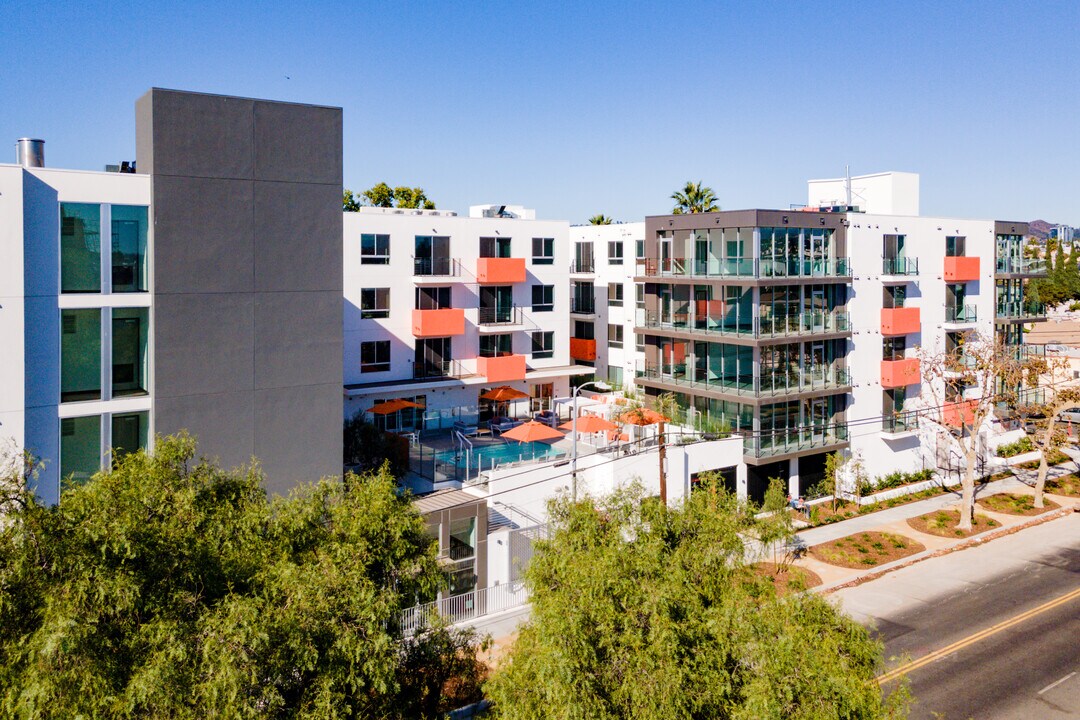 Qwil Apartments in Los Angeles, CA - Foto de edificio