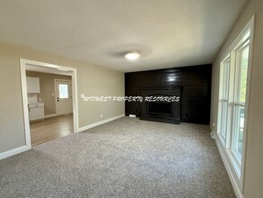 2000 NE Dill Dr in Lee's Summit, MO - Building Photo - Building Photo