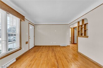 21980 Ivan Ave in Euclid, OH - Building Photo - Building Photo