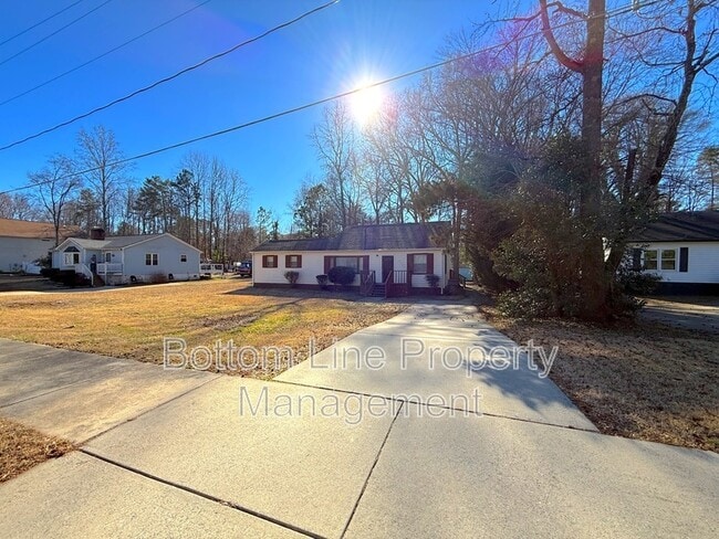 8322 Viola Dr in Charlotte, NC - Building Photo - Building Photo