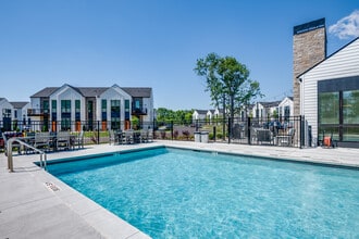 Woodnote Residences in Hartland, WI - Foto de edificio - Building Photo