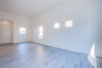 10537 Redwood Ash Ave in Las Vegas, NV - Building Photo - Building Photo