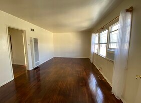 1226 25th St, Unit One bedroom one bathroom in Santa Monica, CA - Building Photo