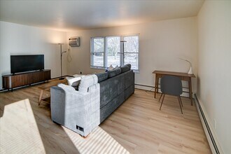 7203 Fortune Dr, Unit 1 in Middleton, WI - Foto de edificio - Building Photo