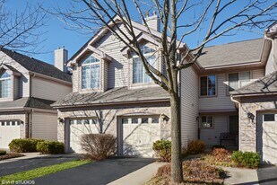 1560 N St Marks Pl in Palatine, IL - Building Photo