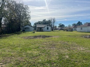 340 Meadow Dr in Bridge City, TX - Building Photo - Building Photo