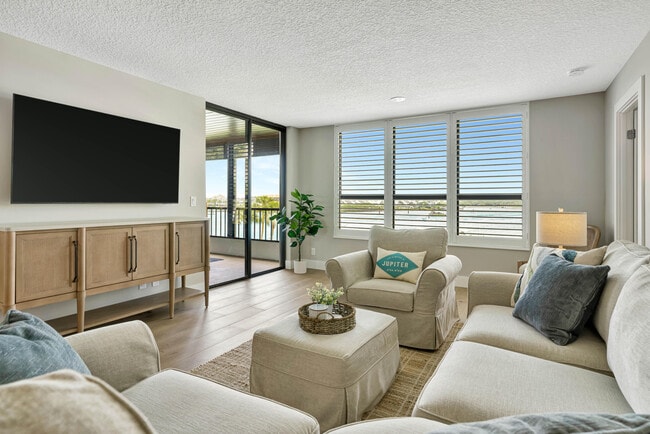 1748 Jupiter Cove Dr in Jupiter, FL - Building Photo - Building Photo