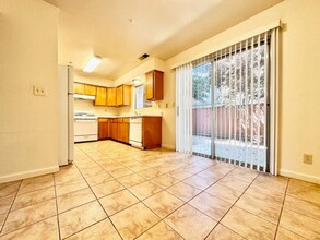 9 Lanterns in Chico, CA - Building Photo - Interior Photo