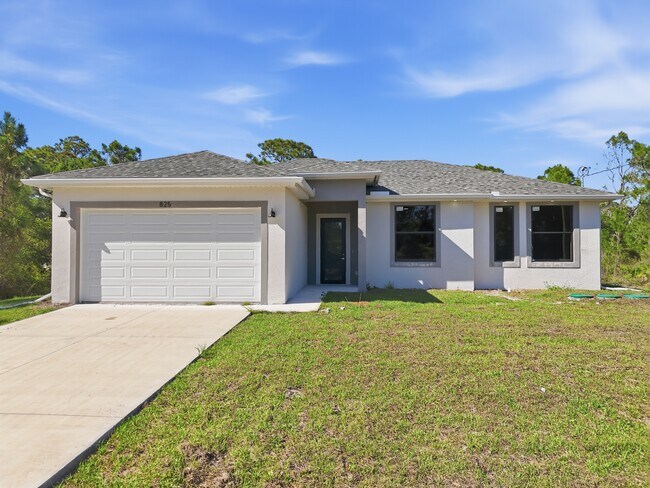 825 Carbon St E in Lehigh Acres, FL - Building Photo - Building Photo