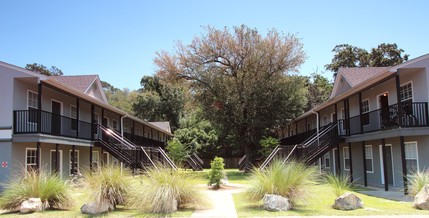 Greystone Place in Tallahassee, FL - Building Photo - Building Photo