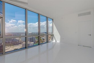 851 NE 1st Ave, Unit 1702 in Miami, FL - Building Photo - Building Photo