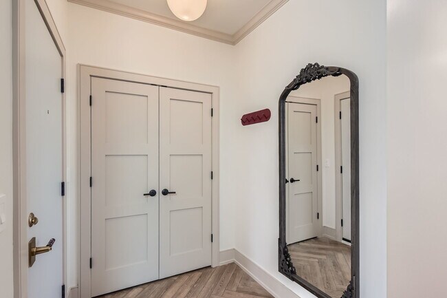 2704 W Argyle St in Chicago, IL - Building Photo - Building Photo