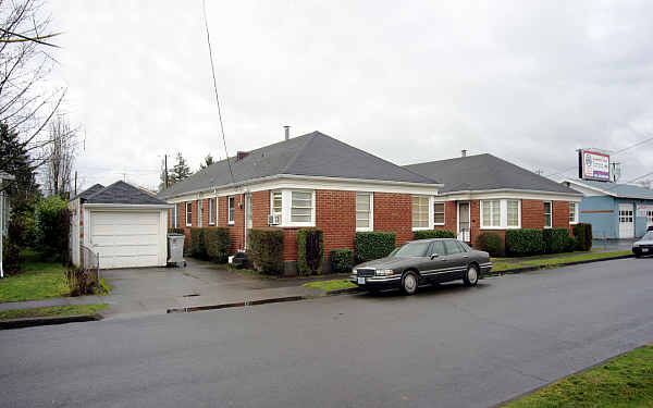 5034-5046 SE 75th Ave in Portland, OR - Foto de edificio - Building Photo