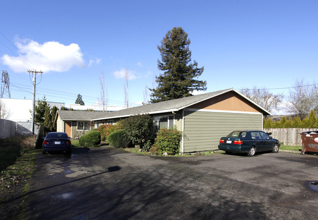 3015-3035 SW 214th Ave in Beaverton, OR - Building Photo - Building Photo