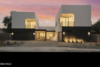 1611 E Lamar Rd in Phoenix, AZ - Building Photo - Building Photo