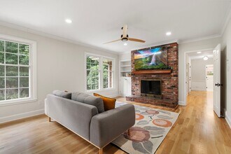 3448 Sheridan Dr in Durham, NC - Foto de edificio - Building Photo