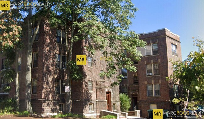 12 James St in Brookline, MA - Building Photo - Building Photo