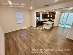 2868 McCloud Way in Roseville, CA - Foto de edificio - Building Photo
