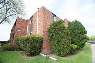 Carriage House Apartments in Flint, MI - Foto de edificio - Building Photo