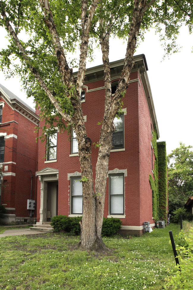 2120 W Market St in Louisville, KY - Foto de edificio - Building Photo