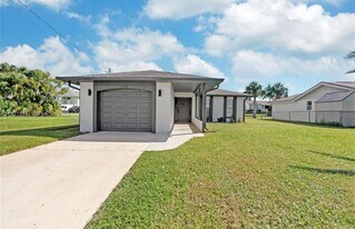 7332 Mako Dr in Hudson, FL - Building Photo