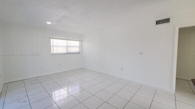 1008 NW 45th Ave in Miami, FL - Building Photo - Building Photo