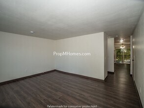 5008 SE Woodward St in Portland, OR - Building Photo - Building Photo