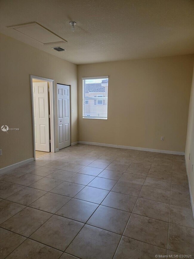 17186 SW 93rd St in Miami, FL - Building Photo - Building Photo