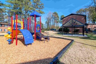 Westwood Glen in Atlanta, GA - Foto de edificio - Building Photo