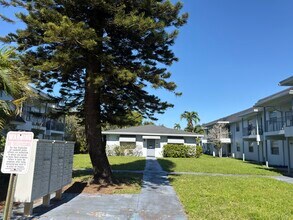 2220 NW 58th Ter, Unit Unit# 4 in Lauderhill, FL - Foto de edificio - Building Photo