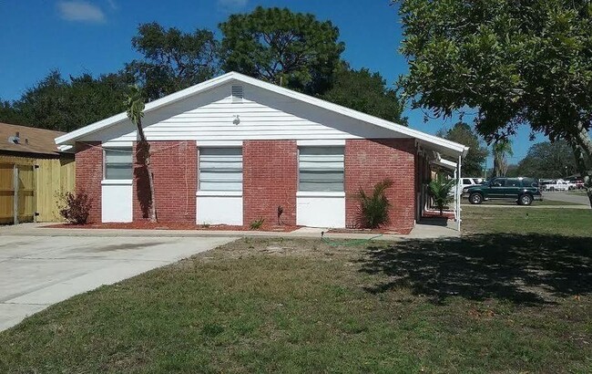 1511 Swordbill Dr in Holiday, FL - Building Photo - Building Photo