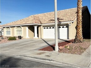 16 Oak Hollow Ct in Henderson, NV - Foto de edificio - Building Photo