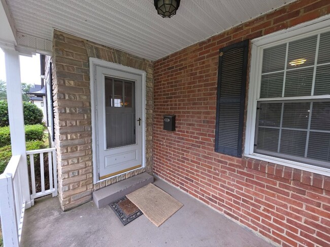 356 Melbourne Ct in Charlotte, NC - Building Photo - Building Photo